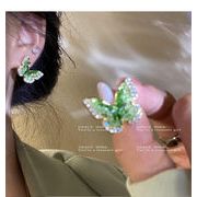 私のスタイルに合うものが良い アクセサリー 耳飾り グラデーショングリーン クリスタル 蝶ピアス