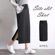 スリット入りロングスカート