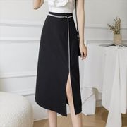 ロングスカートスリット入り