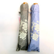 【晴雨兼用】【折りたたみ傘】シャンブレー刺繍風白薔薇柄・クイックオープン2段式折り畳み傘