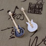 韓国 エナメルブローチ ギター 楽器 バッグ コサージュ 服のアクセサリー