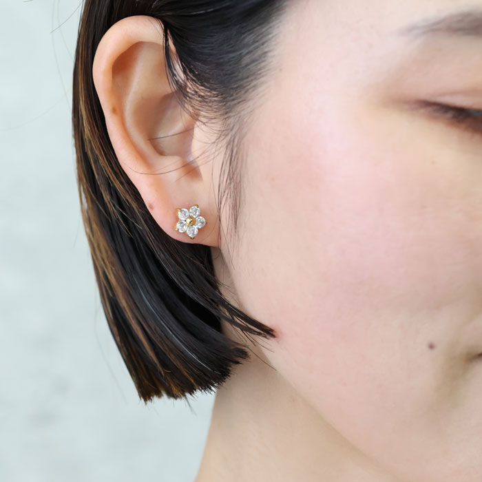 4℃✨ダイヤピアス　フラワー ピアス フラワー 花 小ぶり 小さめ サージカルステンレス 18金