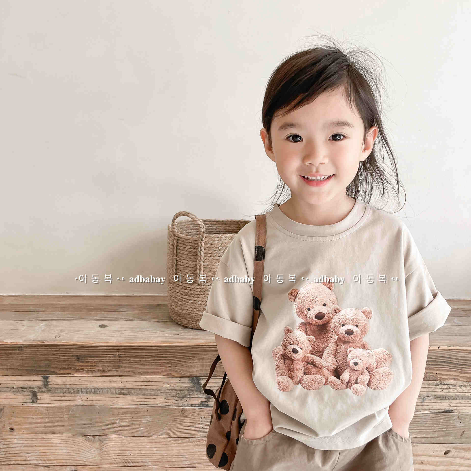 2024年子供服夏の子供用半袖、韓国のリネンコットンベアパターン半袖、女の子と男の子のためのTシャツ