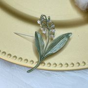 スズランブローチ淡水真珠スズラン植物コサージュ天の川女性のアンチグレアピン