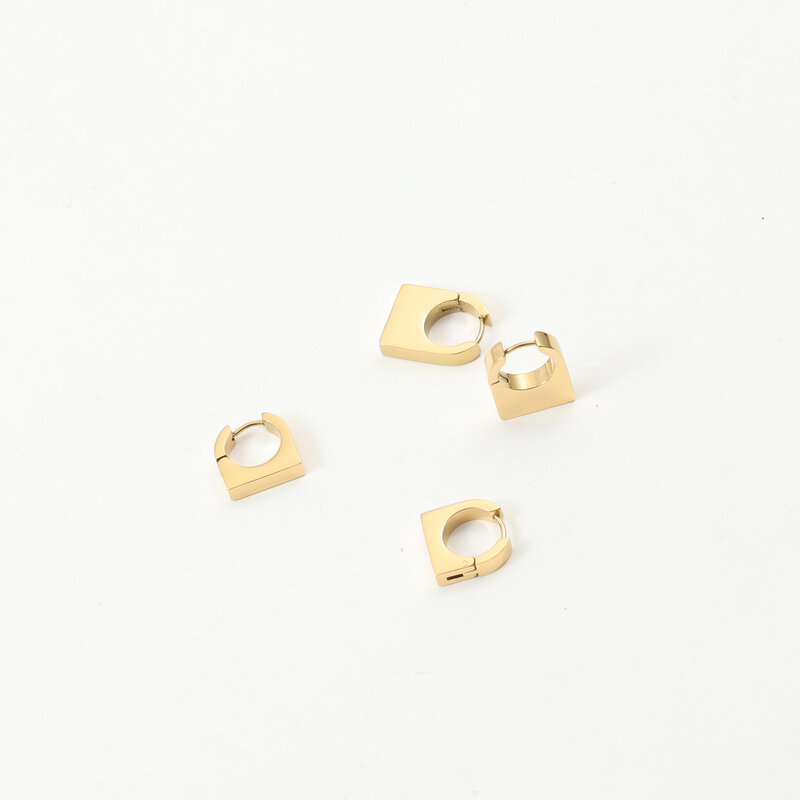 ステンレスピアス　アクセサリー　デザイン　金属アレルギー対応　ファッション　18kコーティング