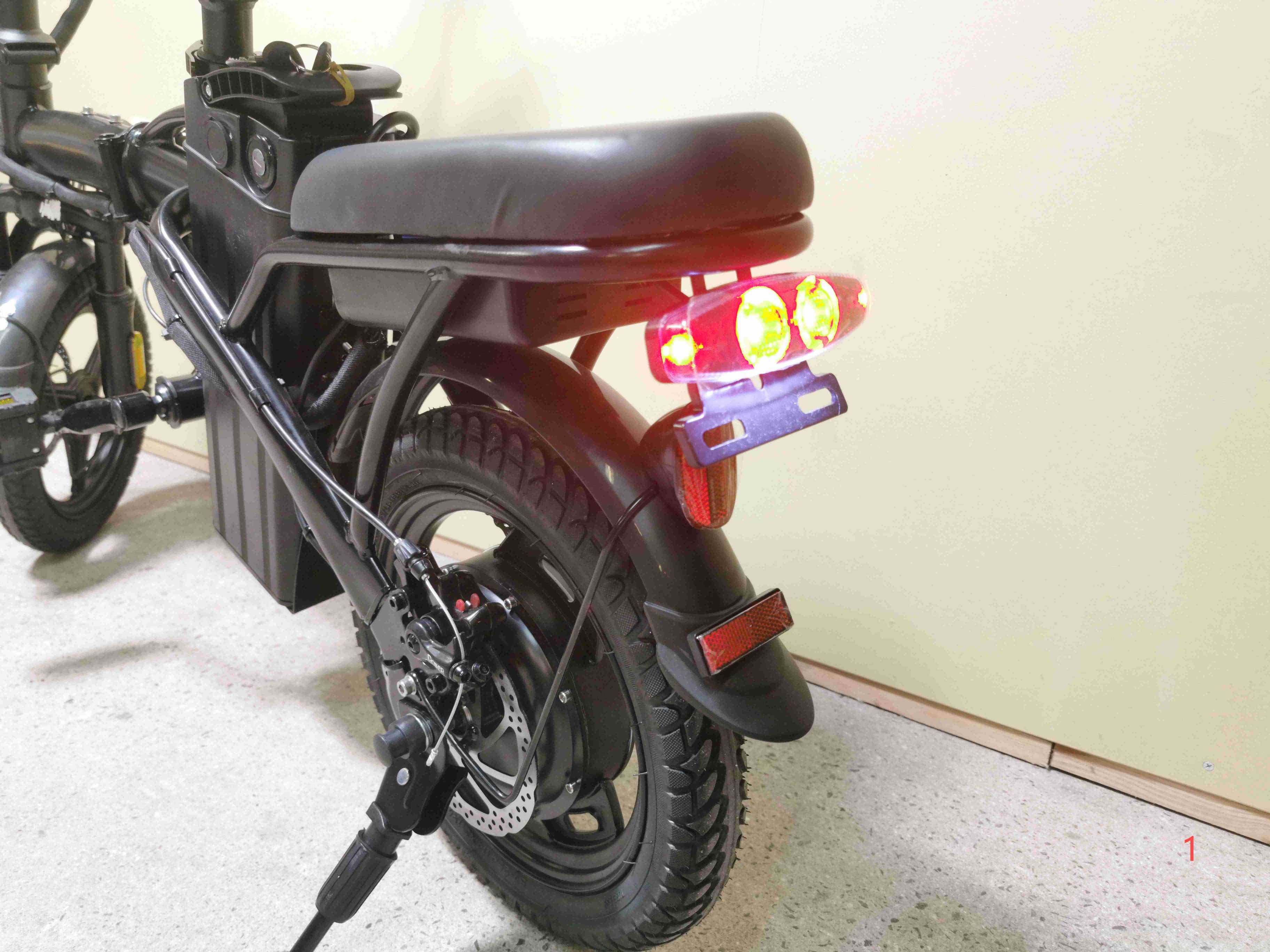 正規PSE認証電動自転車用バッテリー_8AH(差し込み口オスに変更可能）13 EENOUR ボトルバッテリー 電動アシスト自転車 C4 専用バッテリー