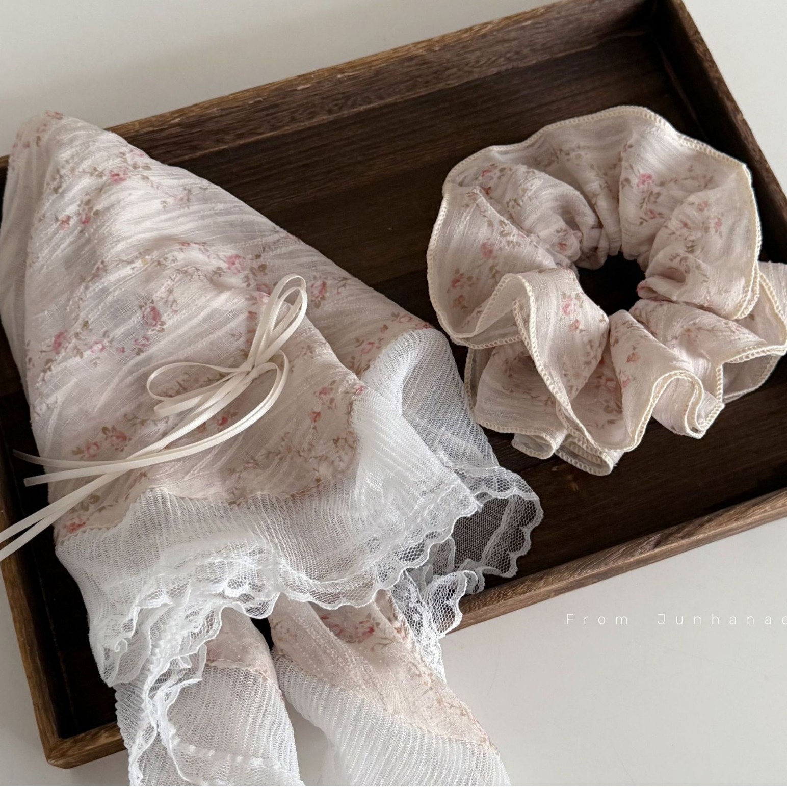 シュシュ　スカーフ　ヘアアクセサリー　韓国ファッション　デザイン　リボン