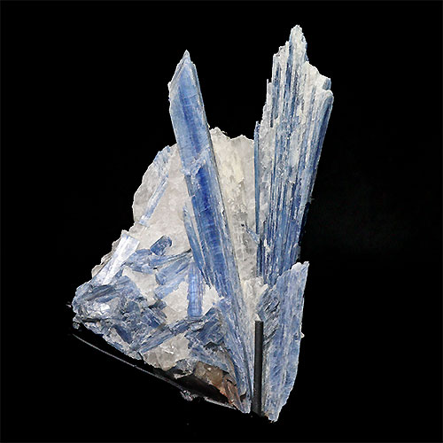 ブラジル・ミナスジェライス州産　極上ブルーカイヤナイト 原石 結晶　クォーツ共生 カイヤナイト ブラジル ミナスジェライス州 アラスアイ kyanite 原石