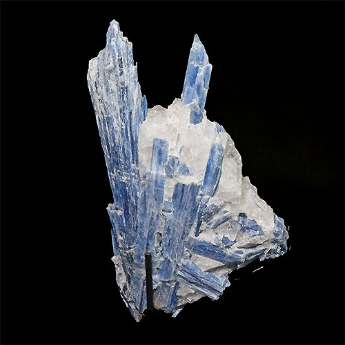 ブラジル・ミナスジェライス州産　極上ブルーカイヤナイト 原石 結晶　クォーツ共生 カイヤナイト ブラジル ミナスジェライス州 アラスアイ kyanite 原石