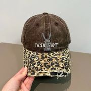 レオパード柄　ラインストーンロゴ入りヴィンテージ風キャップ 顔まわりすっきり