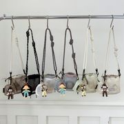 サコッシュ　ポーチ　デザイン　韓国ファッション　ショルダーバッグ　スマホ入れ　透かし