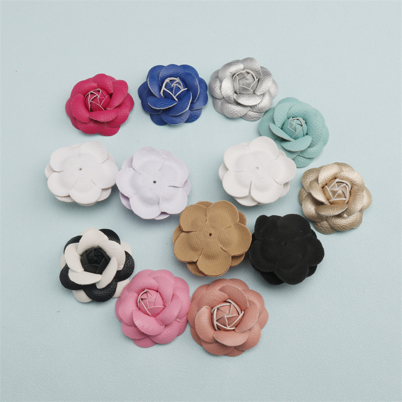 お花がモチーフのチェコビーズのチャーム ハンドメイドアクセサリー