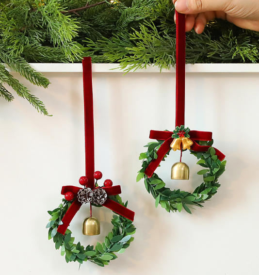 クリスマス飾り棚用ミニリース・ウィンドウディスプレイ用ベル付きリース