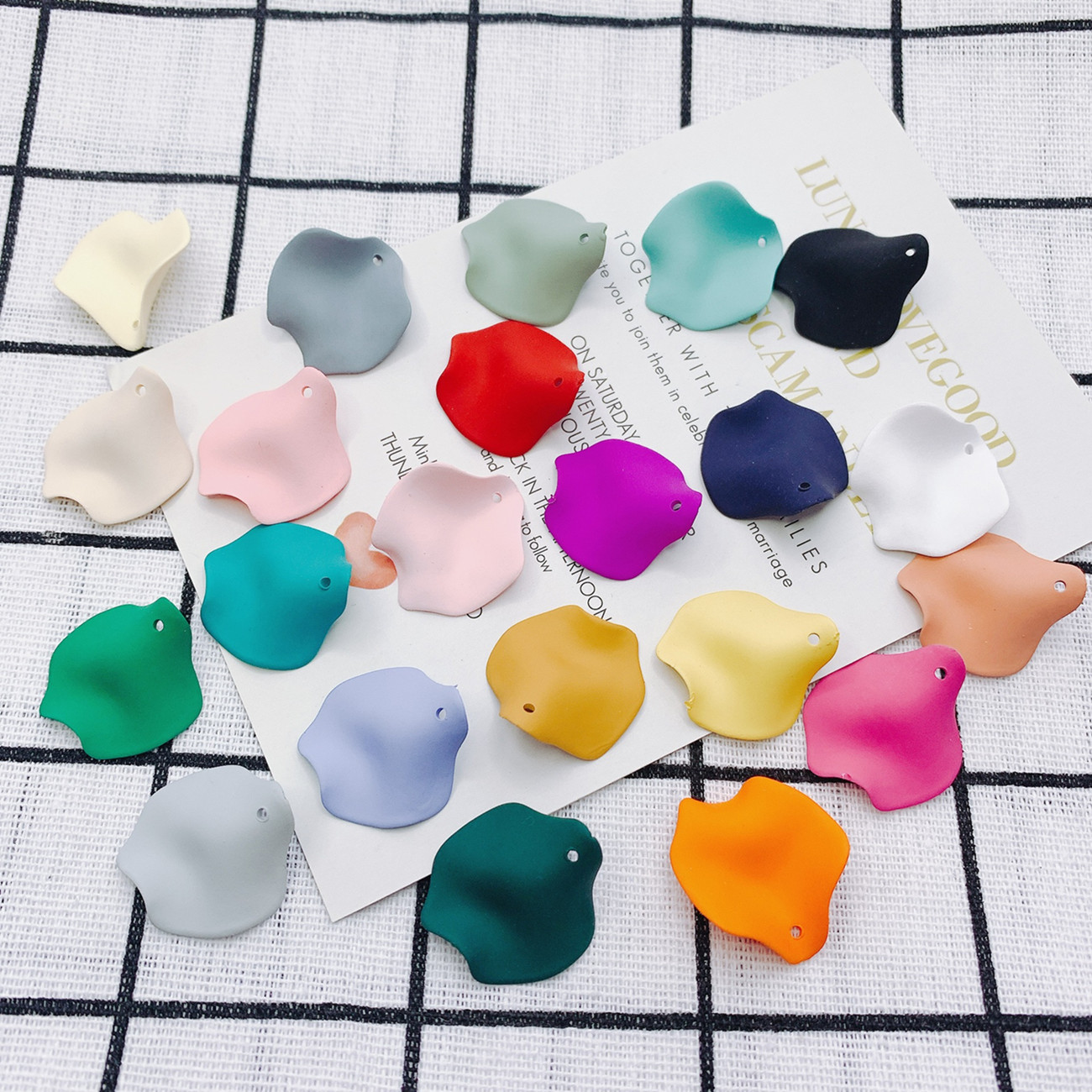 ☆ハンドメイド素材特集☆全品50％OFF♪300円・1500円・5500円割引