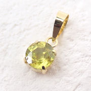 【K18刻印入り】スフェーン ペンダントトップ 約7mm（石サイズ約5mm）18金 天然石 チャーム ゴールド