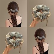 上品ダブルフラワーシュシュ 繊細な花柄プリント