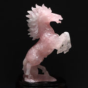 【一点物】彫り物　ローズクォーツ　馬　マダガスカル産　干支　午　台付き　専用ケース付き
