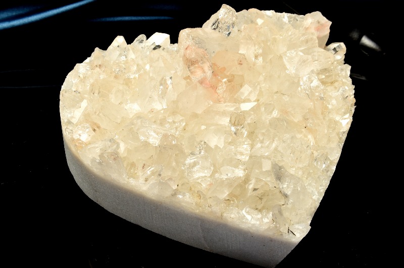 水晶クラスター大 中国/四川省産]水晶クラスター/原石（専用木製台座付） - 埼玉県吉川市