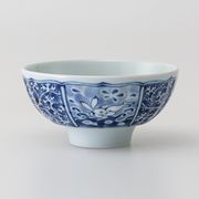 〈ＳＡＬＥ〉【波佐見焼】 兎濃唐草 持易飯碗　日本製