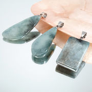 糸魚川翡翠 ペンダントトップ ブルー 新潟県産 原石 【一点もの】 ステンレス 天然石 パワーストーン