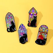 4色 黒猫のブローチ  教会のステンドグラスの窓 薔薇 ローズブローチ バッジピン  カラーピン 猫雑貨