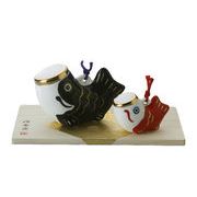 ★端午の節句を飾る★ 縁起の良い五月人形【磁器　鯉のぼり・親子（黒・赤）】