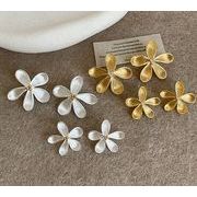 お花ピアス