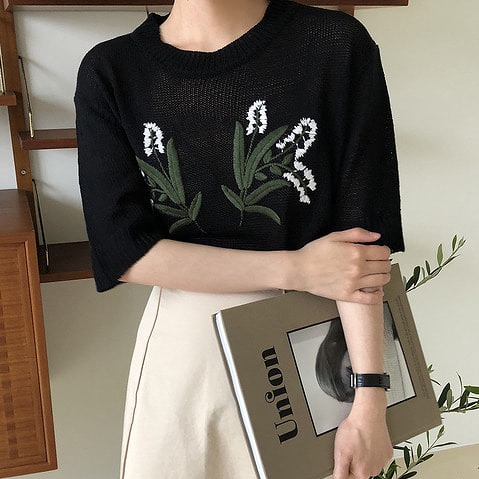 半袖ｔシャツ 刺繍 ラウンドネック 丸首 カットソー 花柄 シンプル ファッション 株式会社 アイピー フロント 問屋 仕入れ 卸 卸売の専門 仕入れならnetsea