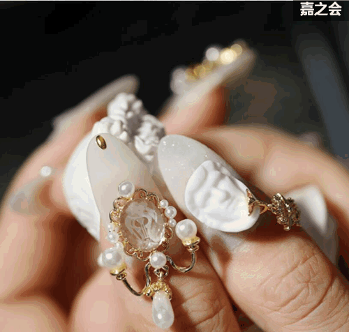 ネイル ネイルチップ 真珠/ダイヤモンド クラウン宝石