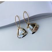 三角ピアス