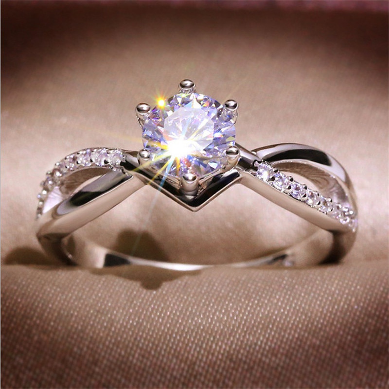 女性の結婚式の婚約指輪のための1個のシルバークラシックジルコンストーンフィンガーリング