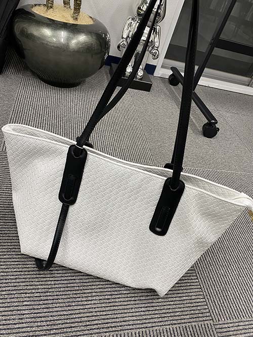 新作　韓国風　バッグ　トートバッグ　ハンドバッグ　デザインバッグ　レディース　斜めがけ　PU大容量即納