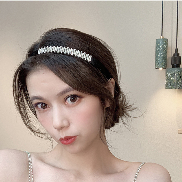 カチューシャ　ヘアアクセサリー　前髪　韓国ファッション　春夏　キラキラ　ストーン