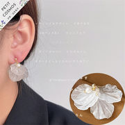 白い花びらピアス アクセサリー S925 アレルギー対応 おしゃれ 大人かわいい 上品 韓国風
