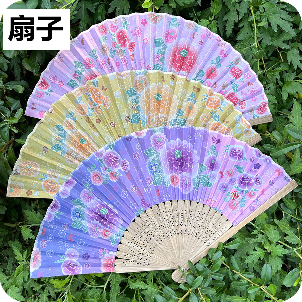 嵯峨人形　舞　山陽作　花柄和服　扇子・小鼓付き　伝統工芸品 嵯峨人形 舞 山陽作 花柄和服 扇子・小鼓付き 伝統工芸品