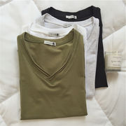 オリーブグリーン/優しい白/薄いベージュ/黒い手に一枚の綿半袖VネックTシャツ女性