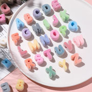 アクリル通穴パーツ・DIY手作り靴用バックル・ヘアピン・カラフルアルファベットビーズ