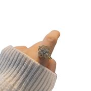 指輪女性の透かし彫り四葉のクローバーのリング個性的なデザインダイヤモンド