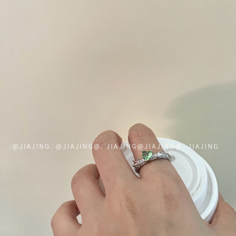 指輪　リング　アクセサリー　韓国ファッション　デザイン　金属　高級感　ストーン