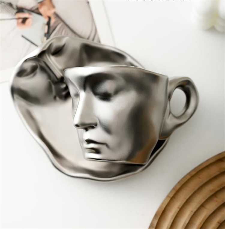 素敵なデザイン 早い者勝ち エスプレッソカップ バレンタインデー 新品 金属感 人の顔 セラミックカップ