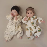 韓国子供服乳幼児の春秋長袖ins連体服ちゃんのゆったりとしたカジュアルな韓国版は洋風の服を着ている