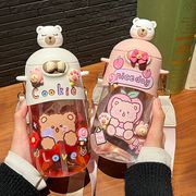 クマの人形のシッピーカップ、子供のウォーターカップ、ポータブルドロッププルーフウォーターボトル