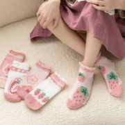 かわいい 子供用靴下 綿の靴下 いちご柄の靴下 中長セクション 靴下 5組セット