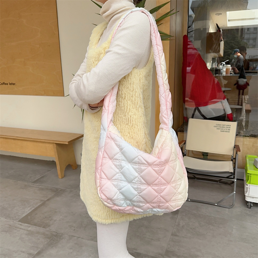 キルティングトートバッグ　収納ポーチ　化粧バッグ　グラデーション　デザイン　韓国ファッション