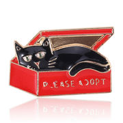 かわいい 猫のブローチ 黒猫 箱の中に隠れる猫 ブローチ ファッション  猫雑貨