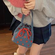 ハート柄ショルダーバッグ　鞄　デザイン　レディース　韓国ファッション　2colors