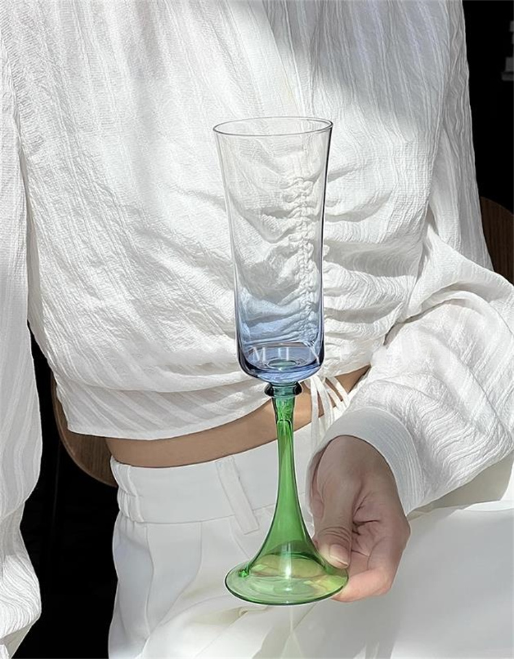 最安値に挑戦！INSスタイル クリア 個性 グラデーションブルー シャンパンカップ グラス