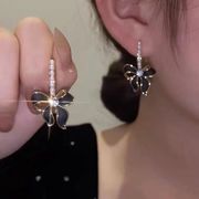 真珠のイヤリングは絶妙な弓のイヤリングのイヤリングの女性の気質のイヤリングを塗る
