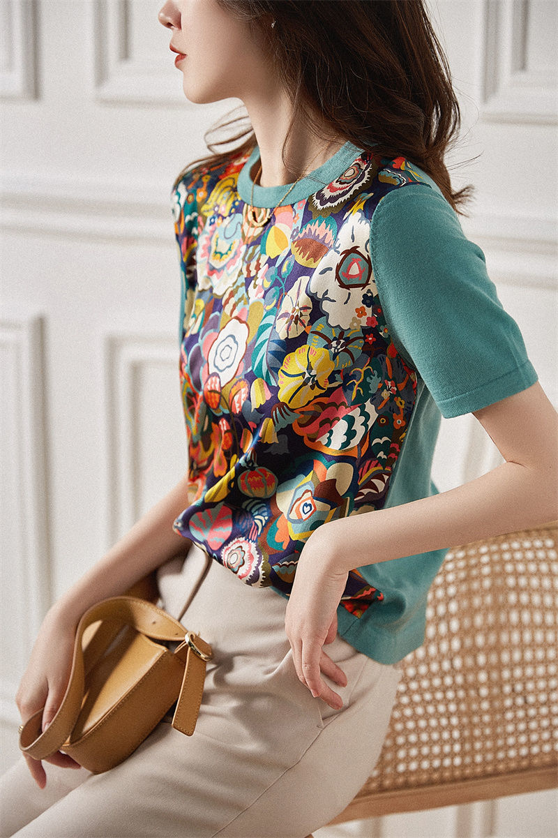 ニットセーター半袖女性の2024新しいスタイルの小さなシャツルーズデザインニッチトップ