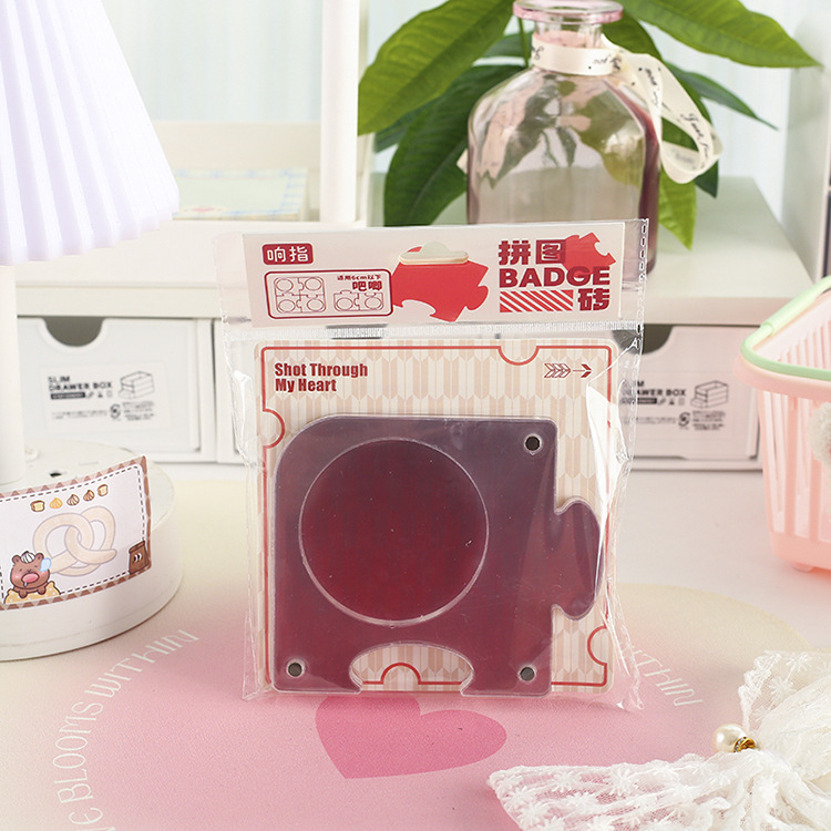 レア  缶バッジ ピローケース ストラップ クリアしおり 時計 ケース 人気no.1【缶バッジ】再販 バッジケースキーホルダー 『melt